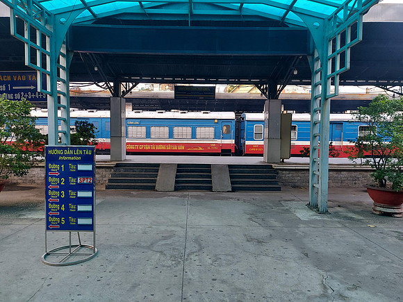 20220417_061938-saigon-platform