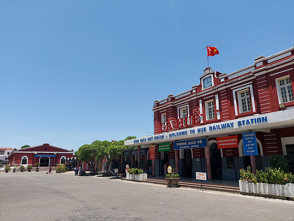 20220627_121916-hue-station