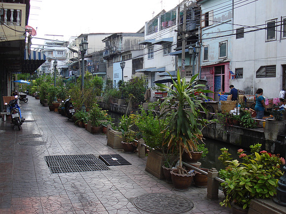 Lot Wat Ratchabophit Walkway, Bangkok - Thailand.