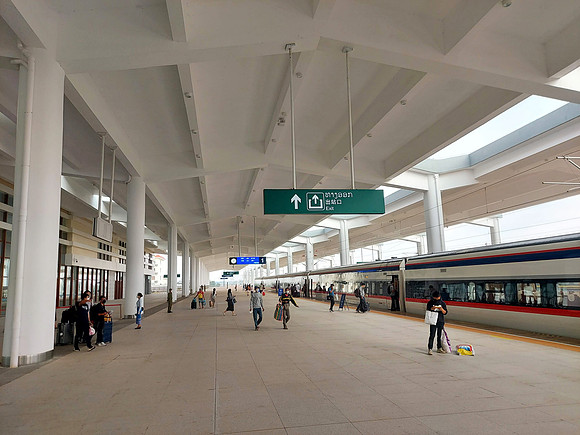 20220519_073247-vientiane-station-platform