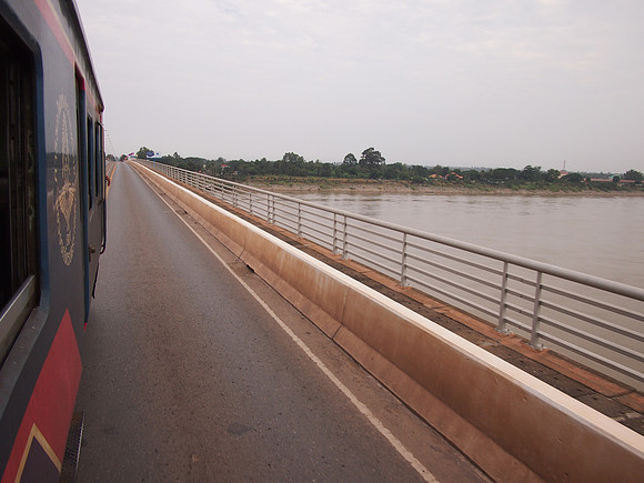 PC069026-crossing-the-mekong