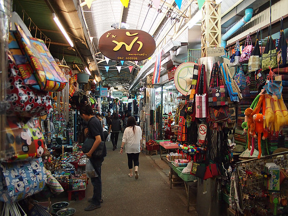 PC058970-tha-sadet-market