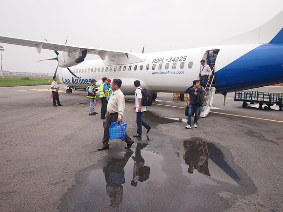 PC109356-deplaning-sgn