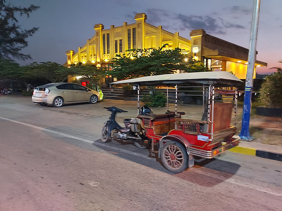 20220113_182705-tuktuk-at-fishmarket