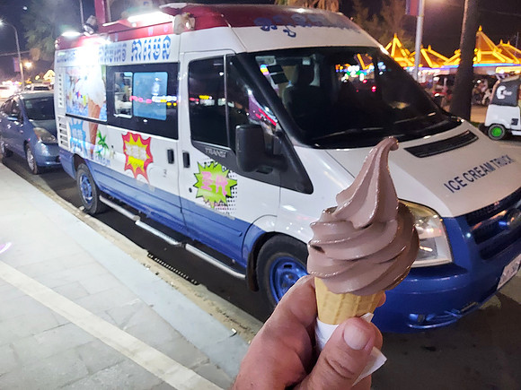 20220107_193346-ice-cream-truck