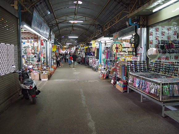 PC058971-tha-sadet-market-lane
