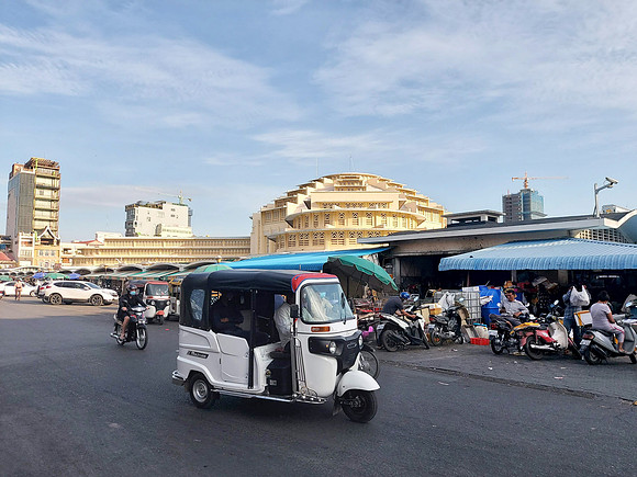 20220101_162843-rickshaw-at-central-market