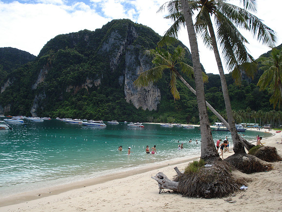 Ton Sai Bay, Koh Phi Phi Don - Thailand.