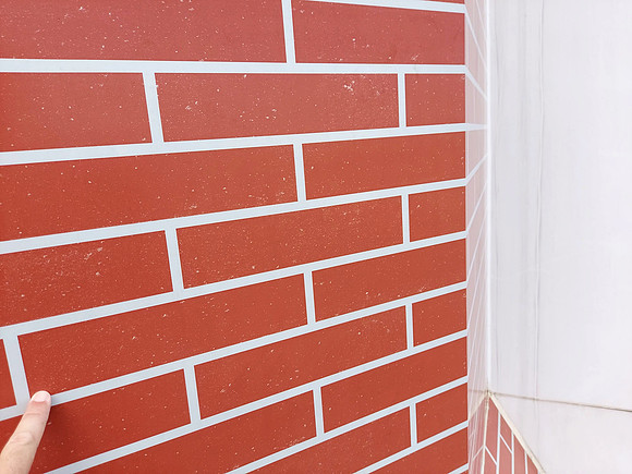 20240511_095043-fake-bricks