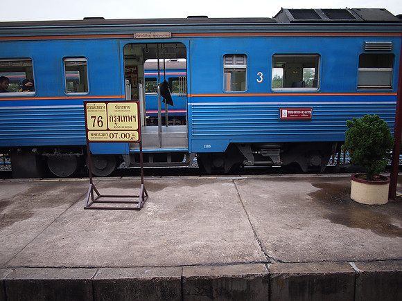 PC069005-bangkok-train-76