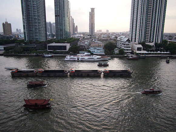P8228230-river-barges