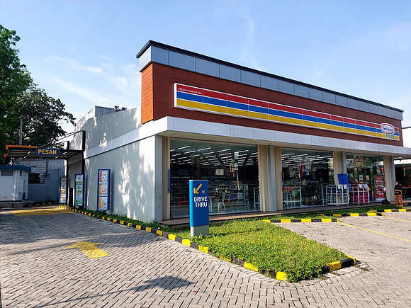 20240428_075836-drive-thru-indomaret