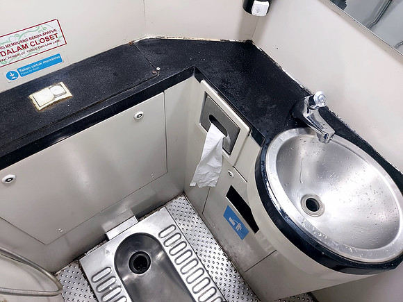 20240502_084633-squat-toilet