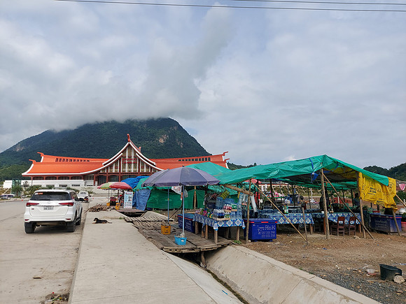20220525_084807-roadside-shops-luang-prabang