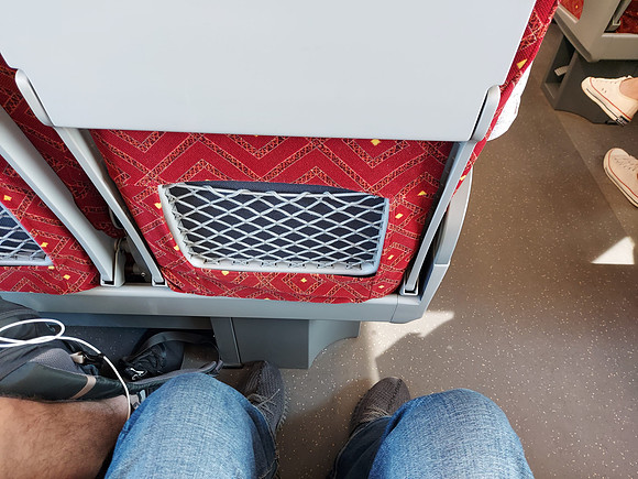 20220519_083429-legroom