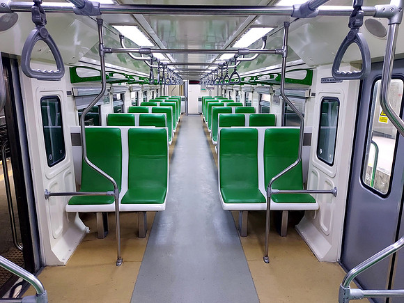20240502_154108-surabaya-commuter-seats