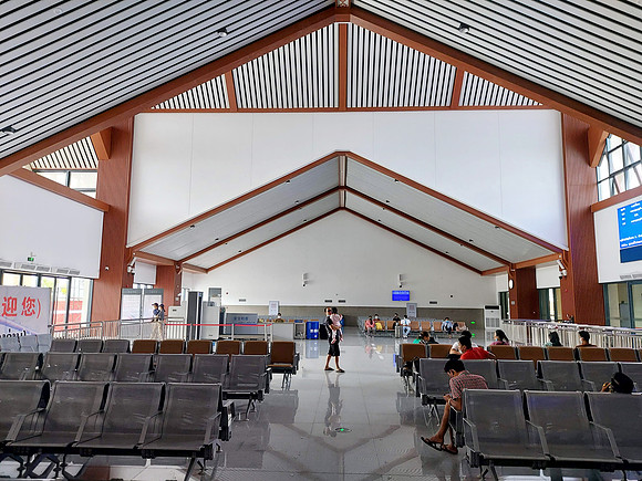 20220527_101000-muang-xai-waiting-room