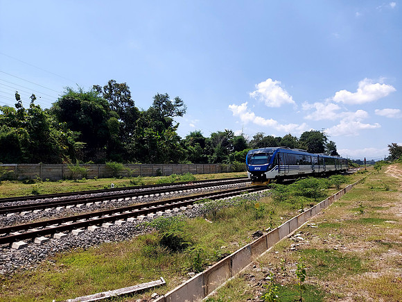 20240513_123858-train-arriving-at-mandai