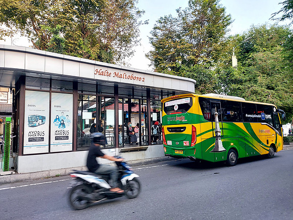 20240429_164130-transjogja-bus-stop
