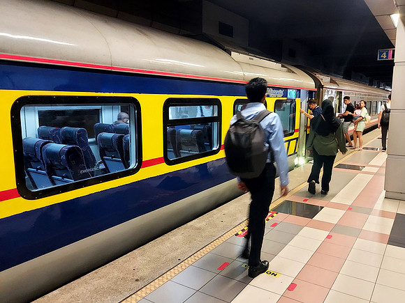 20240416_095413-shuttle-tebrau-at-jb-sentral