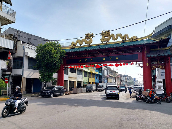 20240502_142152-chinatown-arch