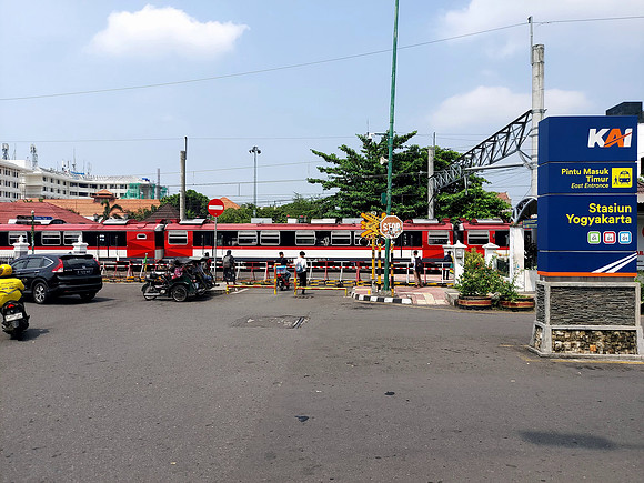 20240501_103727-yogyakarta-level-crossing
