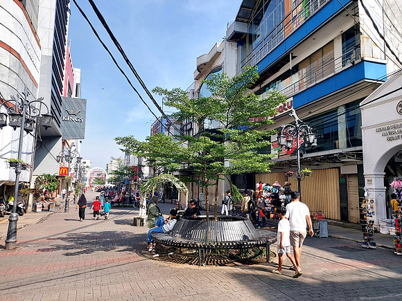 20240428_084931-dalem-kaum-streetwalk