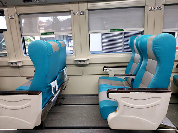 20240429_063656-eksekutif-class-seats