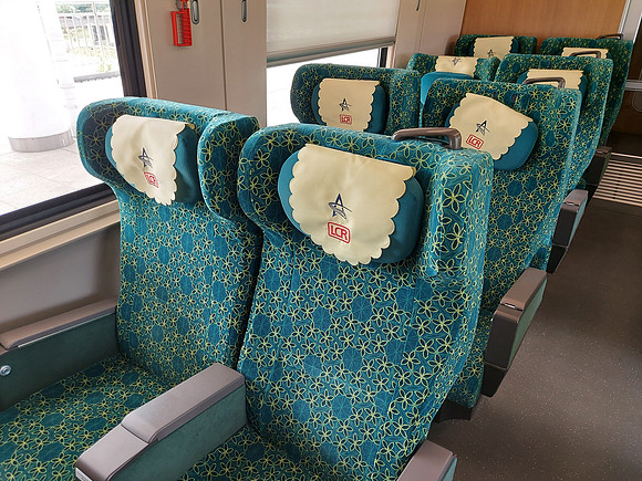 20220527_103344-first-class-seats