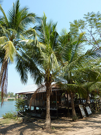 Riverside bungalows on Don Det, 4000 islands - Laos.