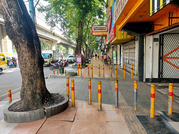 20240421_084750-footpath-bollards