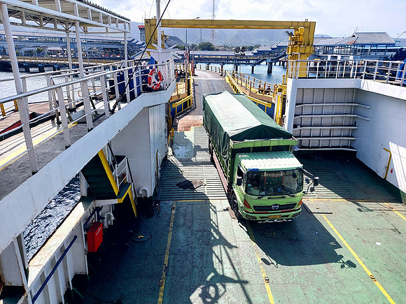 20240504_133436-loading-bali-ferry