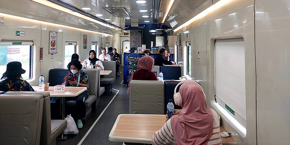 20240502_095014-dining-carriage