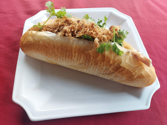 20220520_071457-banh-mi