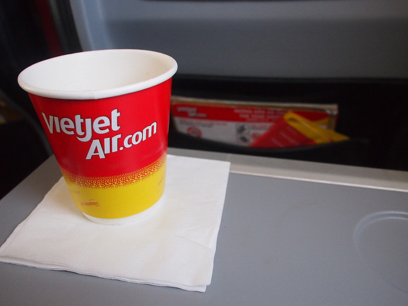 PB308802-vietjet-coffee