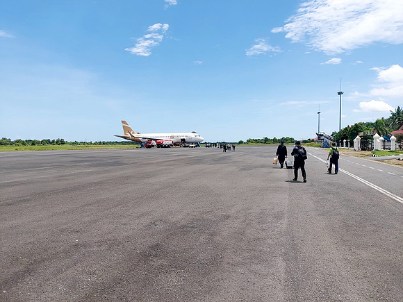 20240426_121351-tarmac-walk