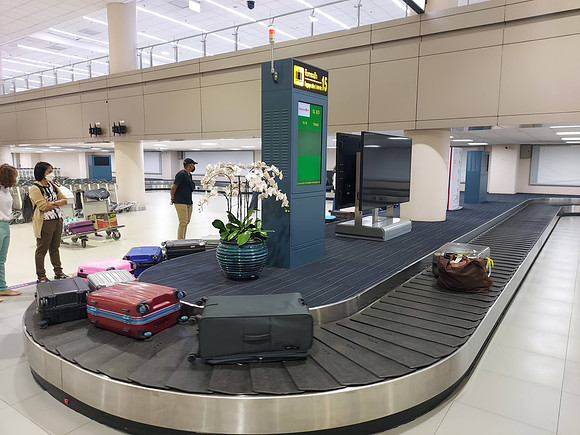 20220212_103526-baggage-claim