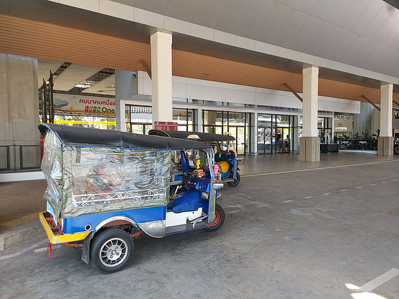 20220223_140300-tuktuks-at-station