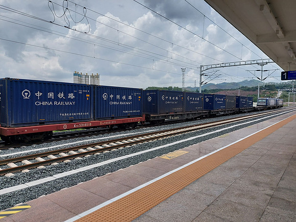 20220528_122254-freight-train-muang-xai